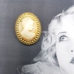 Vintage gold toned carved shell cameo brooch